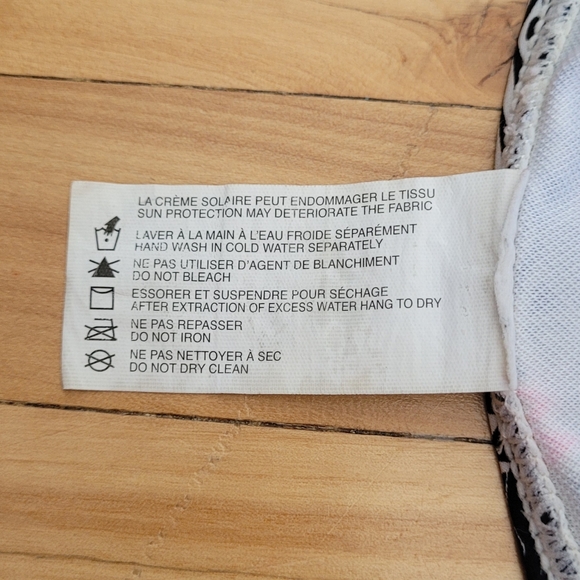 A bikini set by Tag - Picture 6 of 6